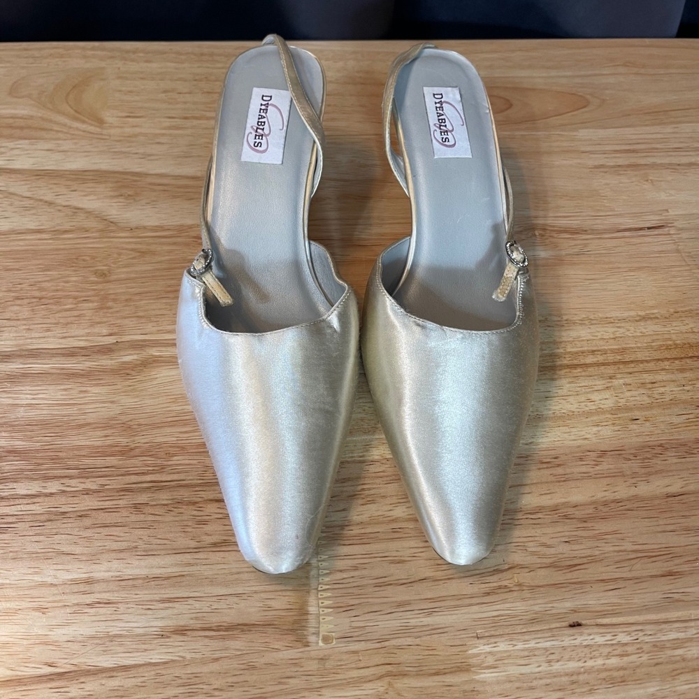 Dyeables Divine Womens 10B White Satin Slingback Kitten Heel Rhinestone Buckle